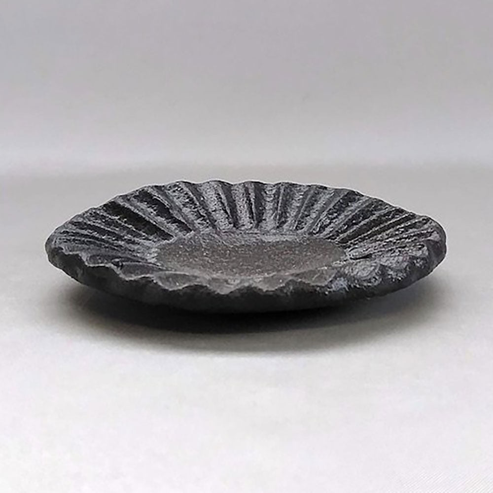 黒釉しのぎ丸豆皿