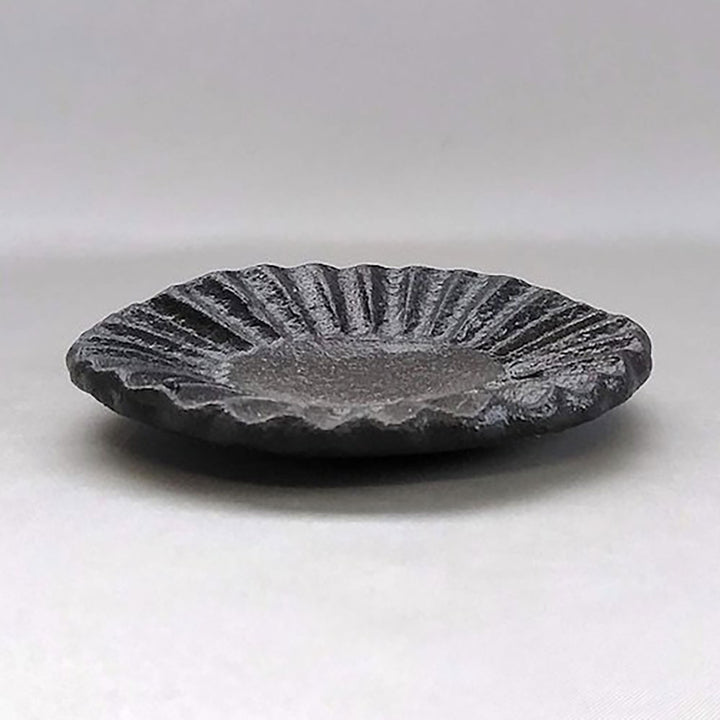 黒釉しのぎ丸豆皿
